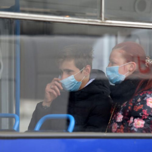 Sabiedriskajā transportā jālieto mutes un deguna aizsegs
