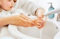 Vecākus un bērnus informēs par pareizu roku mazgāšanu
