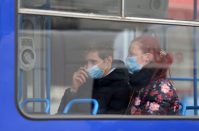 Pasažieri bez mutes un deguna aizsega var neuzņemt sabiedriskajā transportā